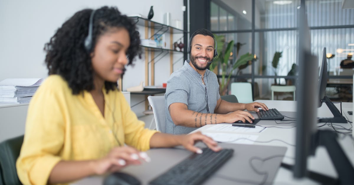 Xbox360 headphone says I'm talking but no one can hear me - A Man and a Woman Working in Call Center Xbox360 headphone says I'm talking but no one can hear me - A Man and a Woman Working in Call Center