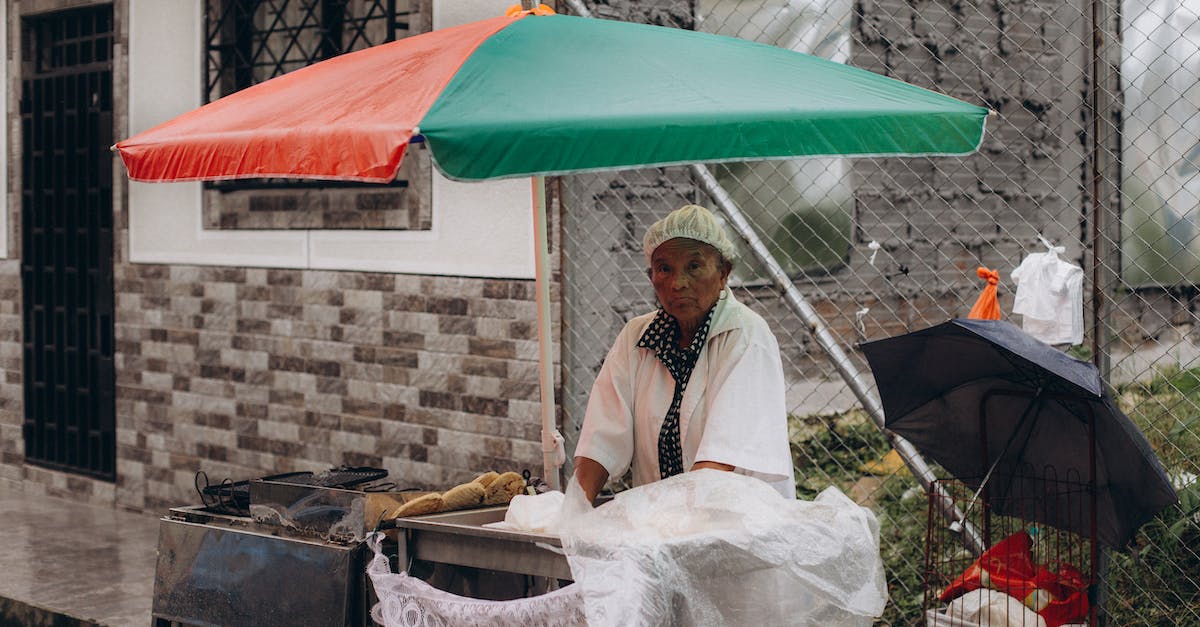 Xbox 360 Riften Merchant Chests - Vendor Standing on Street Side